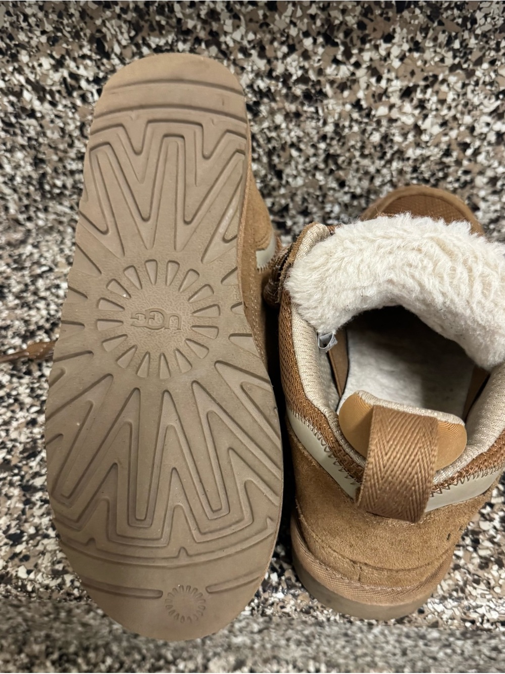 UGG Women's Lowmel sneakers in Chestnut feature plush lining and bold, two-tone - Picture 5 of 5
